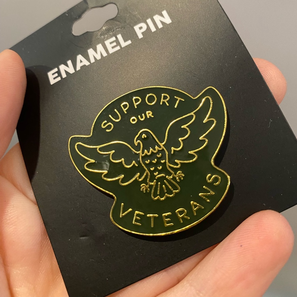 Support our veterans enamel pin